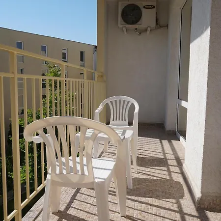 2 * Sluneční pobřeží